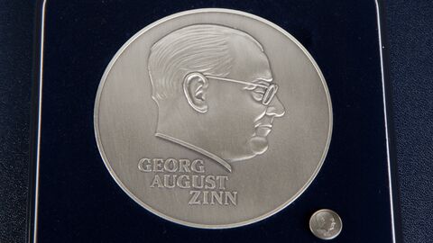 Georg August Zinn-Medaille vorn